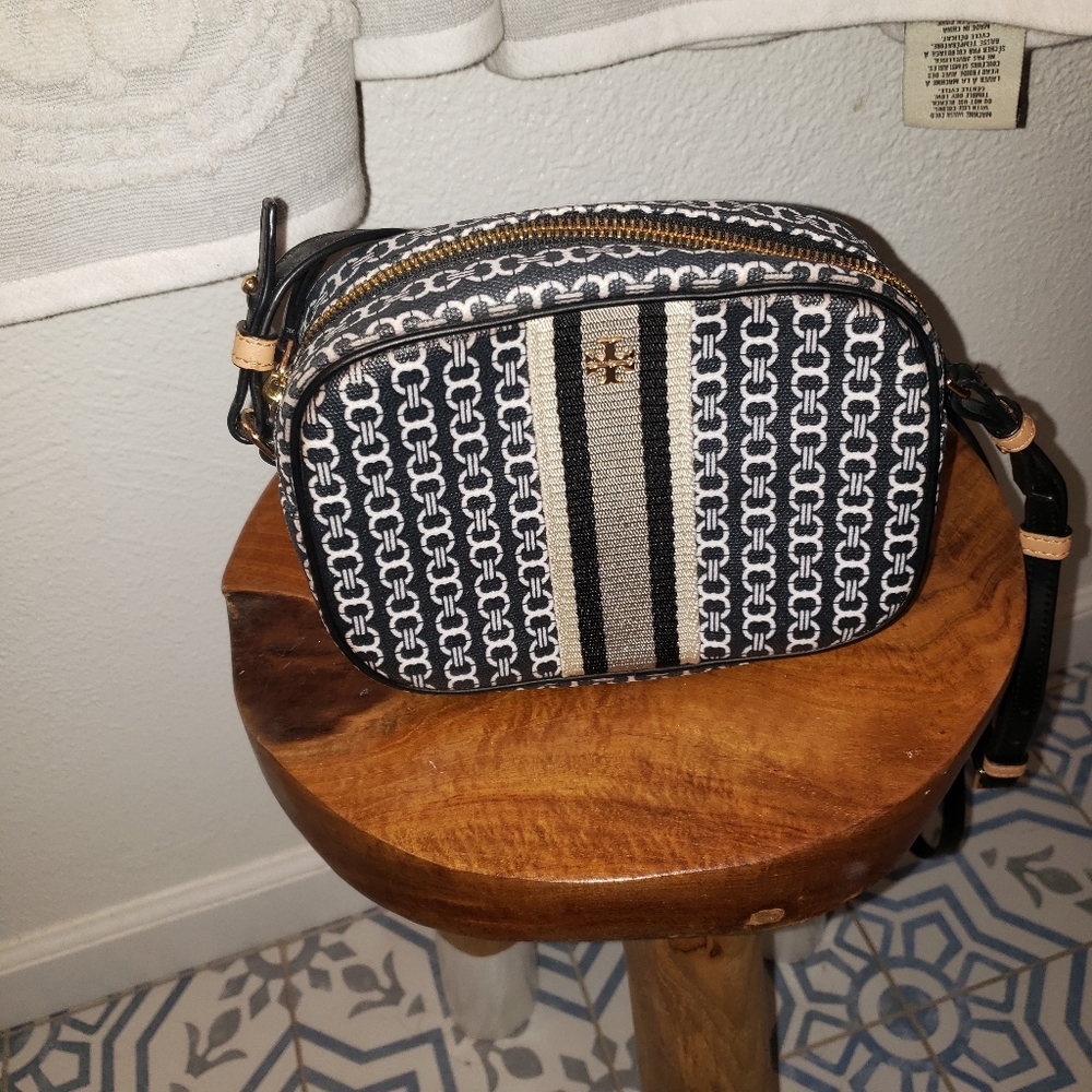 Small tory burch crossbody bag.